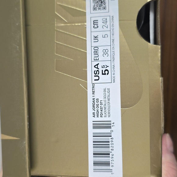 Air Jordan 1 Retro High GS Gold Black Women's 7/Youth 5.5 FD1437 071 New - Picture 8 of 8